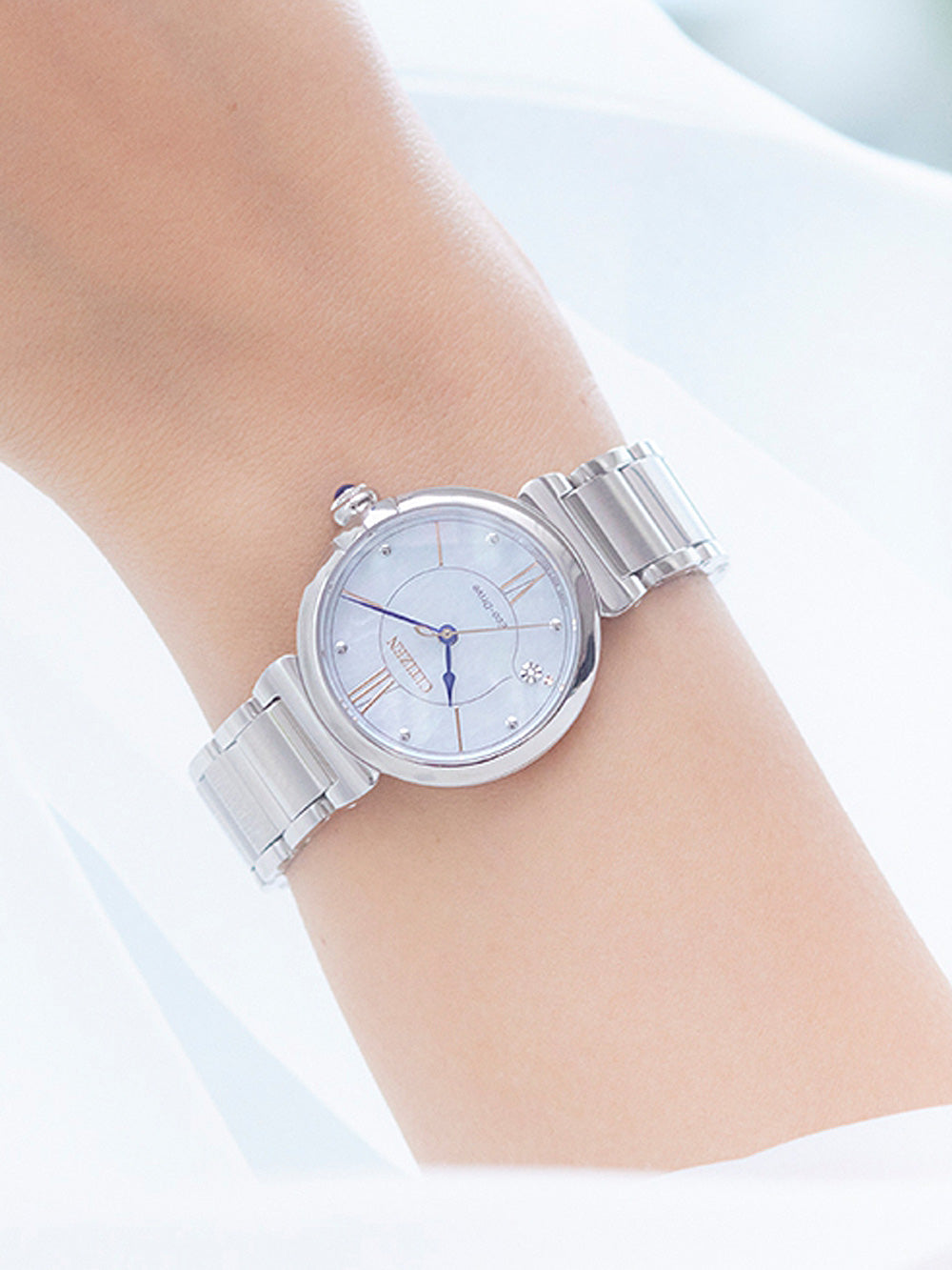 CITIZEN Damen Quarzuhr aus Kunststoff 46 mm EM1070-83D – Seitenansicht