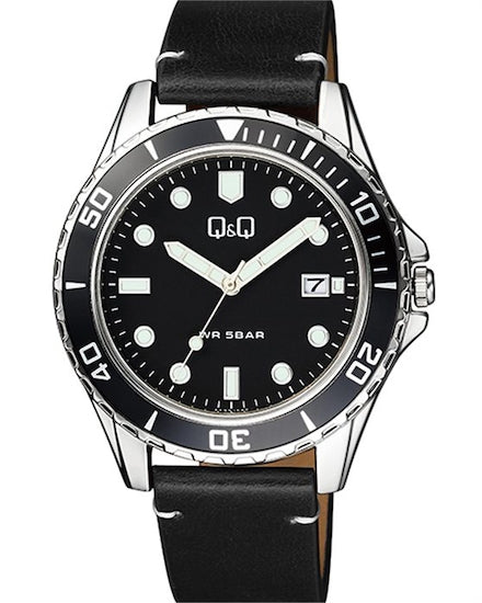 Q&Q GENT DATE Herren Quarzuhr mit Datum aus Leder 43 mm A172J332Y – Produktansicht