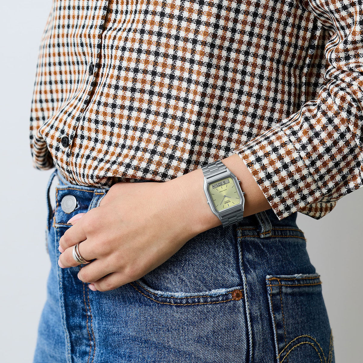 CASIO COLLECTION & VINTAGE EDGY COLLECTION SUNRAY DIAL - GREEN LEMON AQ-230A-9AMQYES Sonnenbrille Grün ansicht-3