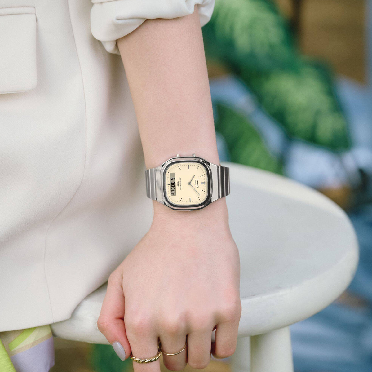 CASIO COLLECTION & VINTAGE EDGY ROUNDED SQUARE - SILVER AQ-240E-7A2EF Dual Time Armbanduhr 36 mm Silber ansicht-3