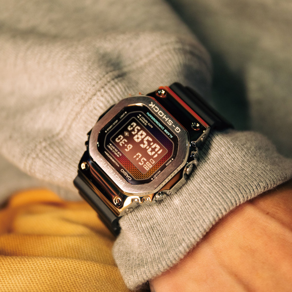CASIO G-SHOCK THE ORIGIN METAL COVERED - RAINBOW BRICK WALL SERIE GM-5600RW-1ER Multifunction Armbanduhr 43 mm Rot ansicht-2