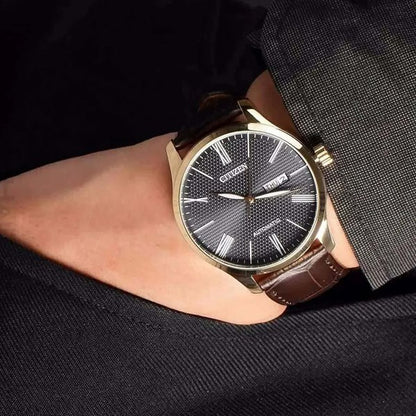 CITIZEN Herren Calendar Armbanduhr 40 mm NH8353-00H – Seitenansicht
