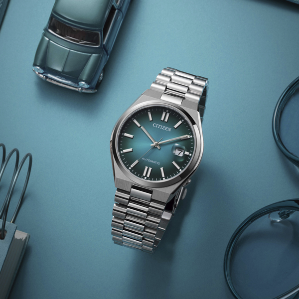 CITIZEN Herren Quarzuhr mit Datum aus Kunststoff 46 mm NJ0151-88X – Seitenansicht