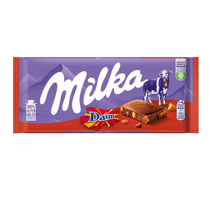 Milka Daim 100g Alpenmilch Schokolade mit Mandel Karamell Stückchen – Produktansicht