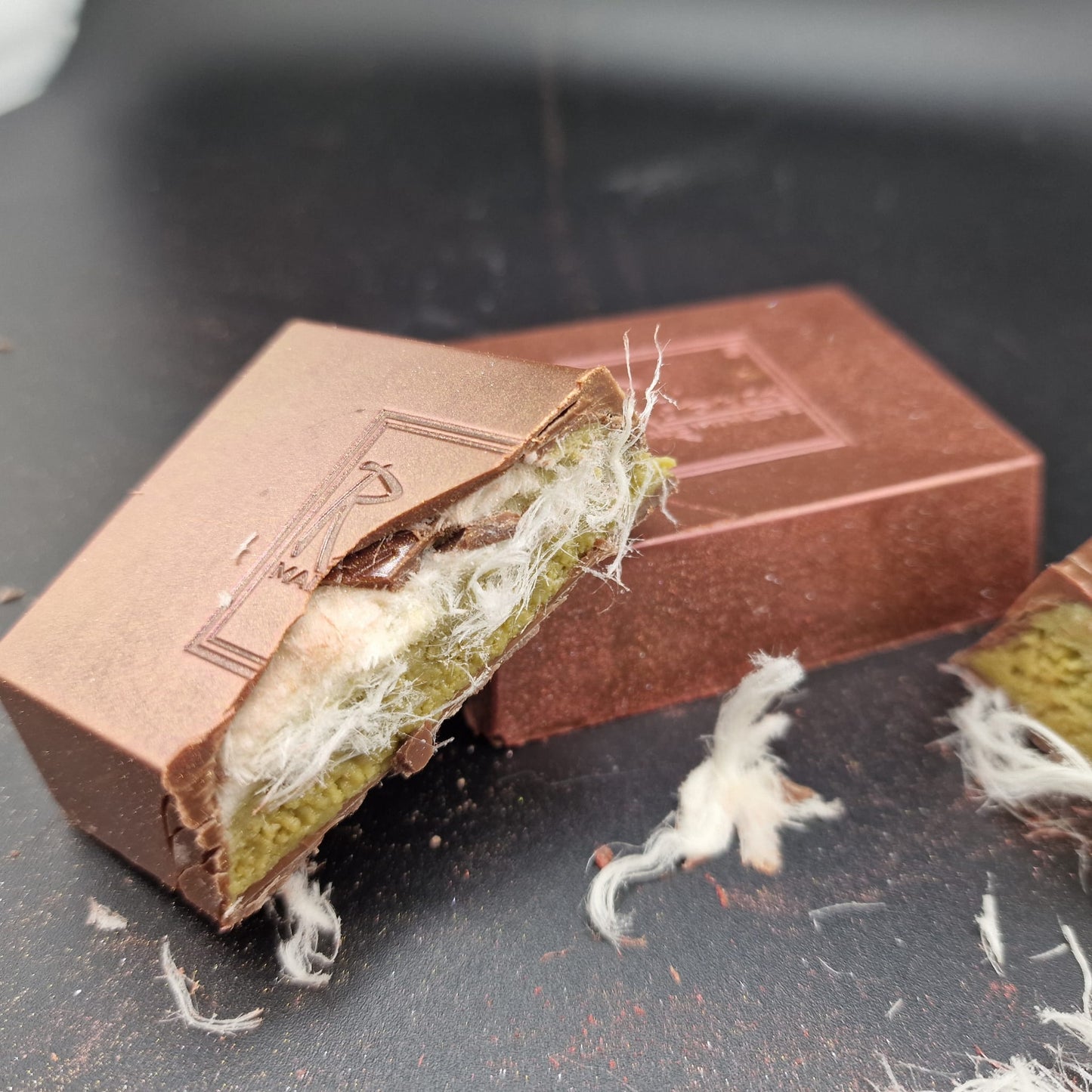 Ritonka Angel Hair Chocolate 🍫 170g Milchschokolade mit Pistaziencreme, Knafeh und Türkischer Zuckerwatte - Candyshop.ch