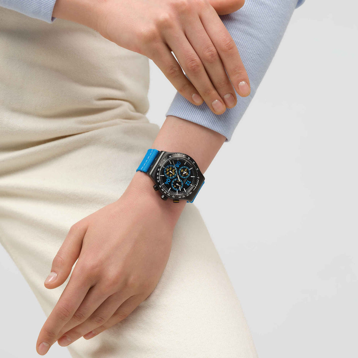 SWATCH MOMENTS IN BLUE YVB100 Armbanduhr Blau ansicht-3