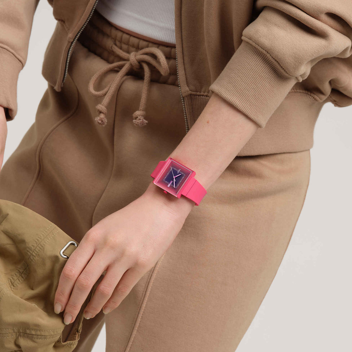 SWATCH SQUARELY BERRY SO34R700 Armbanduhr ansicht-3