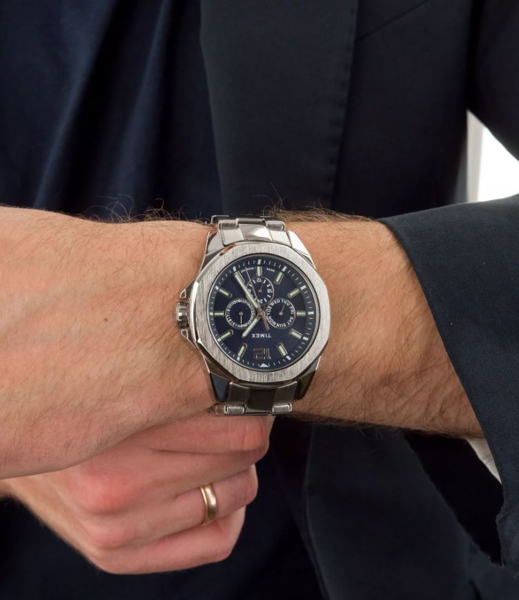 TIMEX ESSEX AVENUE TW2V43300 Day - Date - 24H Armbanduhr 44 mm