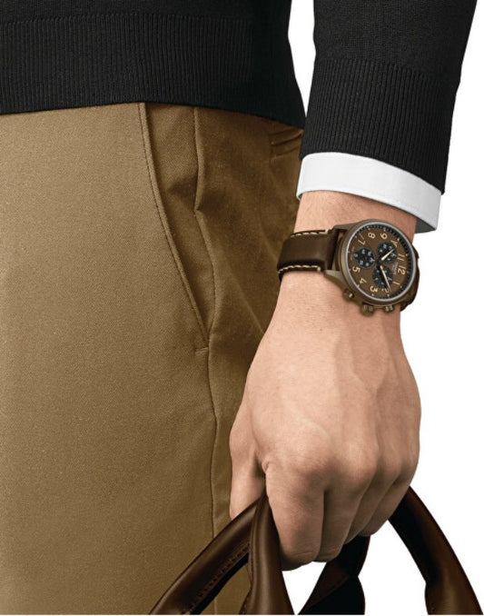 TISSOT CHRONO XL Herren Chronograph Armbanduhr aus Edelstahl mit Lederarmband 45 mm – Produktansicht